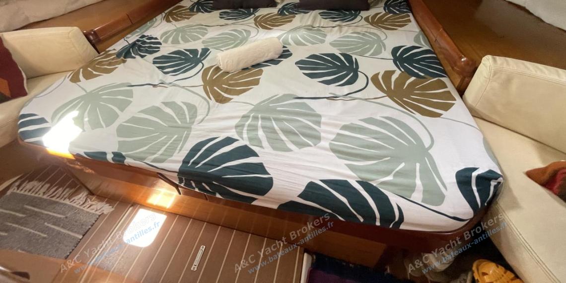 Jeanneau Sun Odyssey 42 DS : Bed in aft cabin other view Jeanneau Sun Odyssey 42 DS : Bed in aft cabin other view
