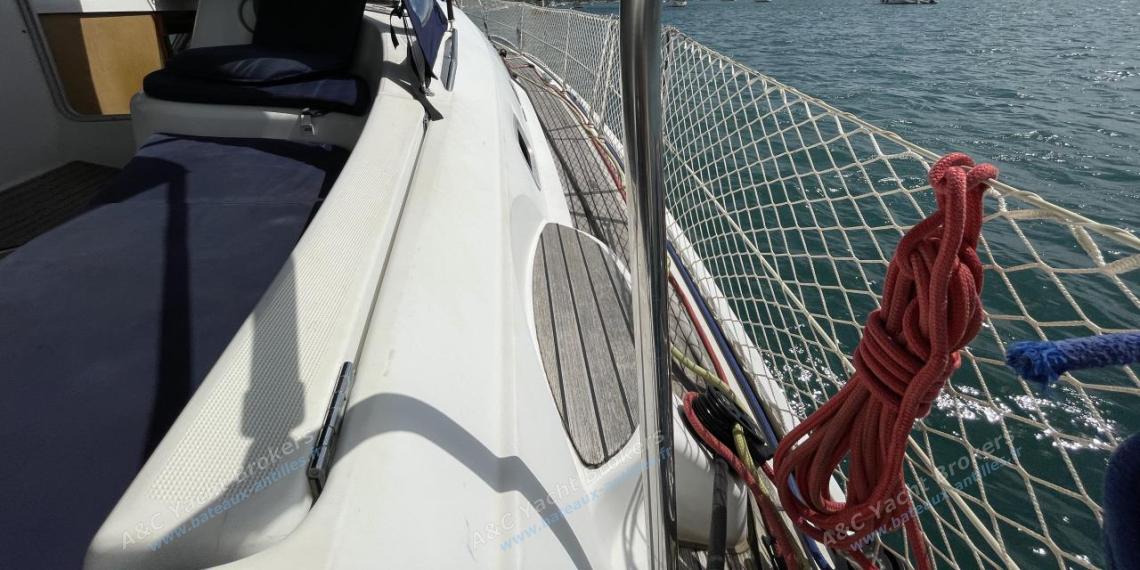 Jeanneau Sun Odyssey 42 DS : Starboard companionway Jeanneau Sun Odyssey 42 DS : Starboard companionway