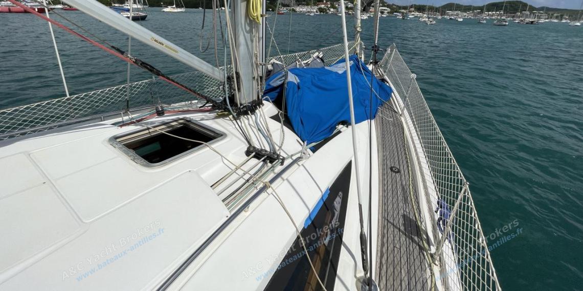 Jeanneau Sun Odyssey 42 DS : Starboard companionway other view Jeanneau Sun Odyssey 42 DS : Starboard companionway other view