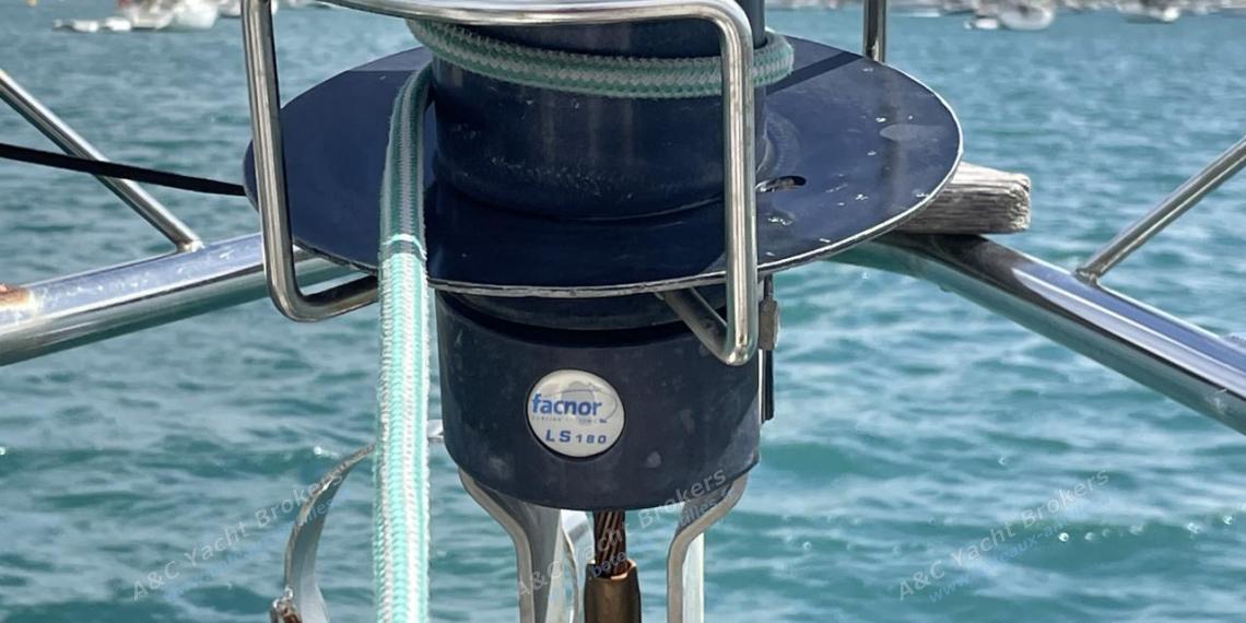 Jeanneau Sun Odyssey 42 DS : Facnor furling genoa Jeanneau Sun Odyssey 42 DS : Facnor furling genoa