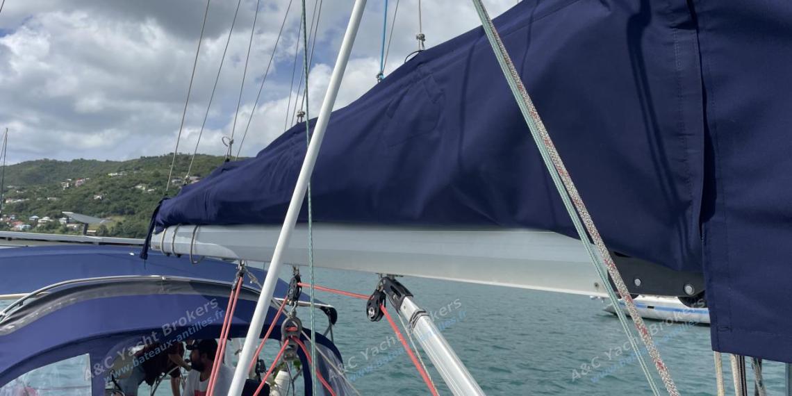 Jeanneau Sun Odyssey 42 DS : Lazy-bag Jeanneau Sun Odyssey 42 DS : Lazy-bag