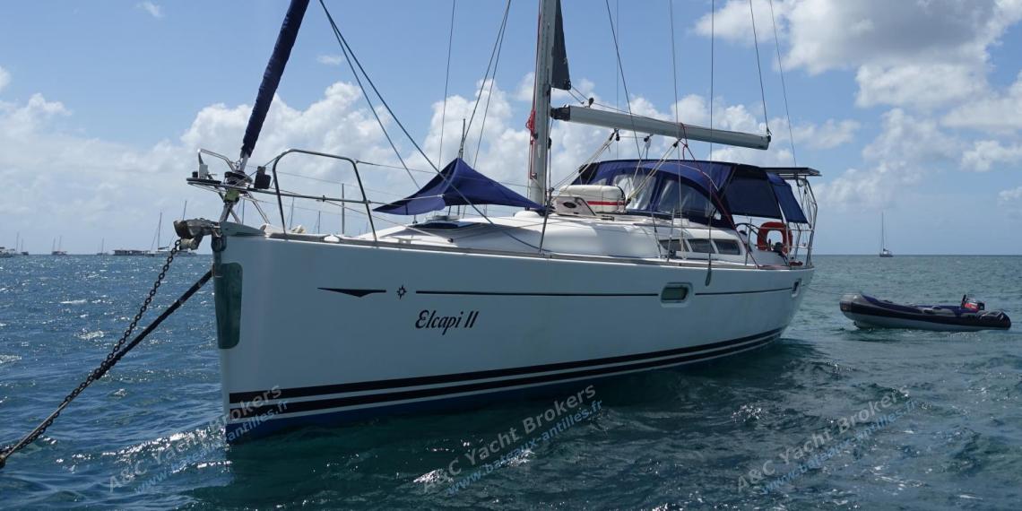 Jeanneau Sun Odyssey 42i : At anchor in Martinique Jeanneau Sun Odyssey 42i : At anchor in Martinique