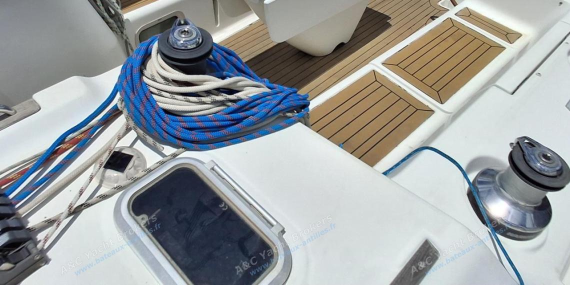 Jeanneau Sun Odyssey 43 : Cockpit seen from the port companionway Jeanneau Sun Odyssey 43 : Cockpit seen from the port companionway