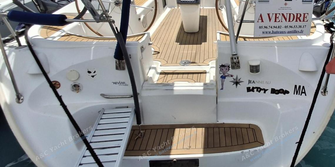 Jeanneau Sun Odyssey 43 : Seen from the pontoon other view Jeanneau Sun Odyssey 43 : Seen from the pontoon other view