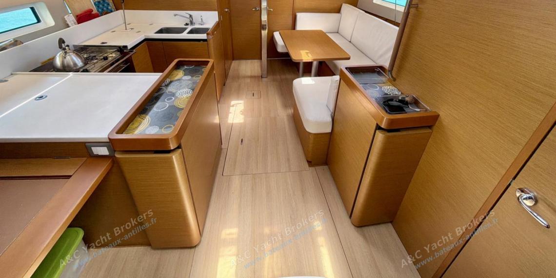 Jeanneau Sun Odyssey 440 : Saloon general view Jeanneau Sun Odyssey 440 : Saloon general view