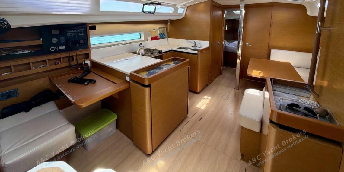 Jeanneau Sun Odyssey 440 : Saloon other view Jeanneau Sun Odyssey 440 : Saloon other view
