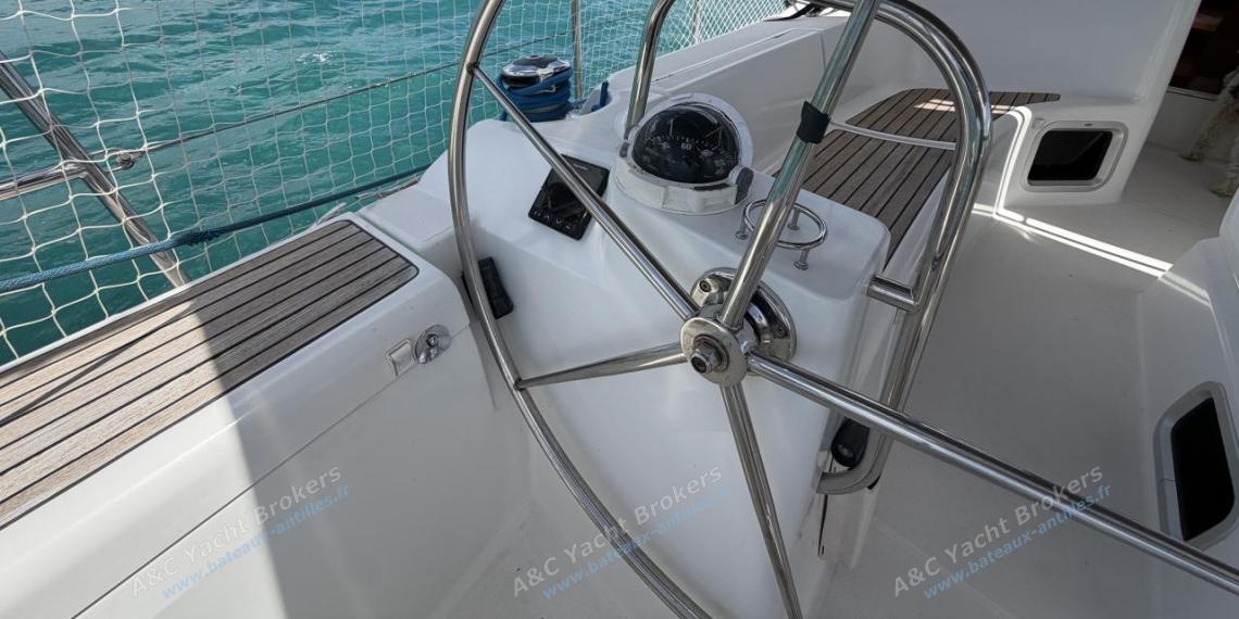 Jeanneau Sun Odyssey 44i Performance : Port helm station Jeanneau Sun Odyssey 44i Performance : Port helm station