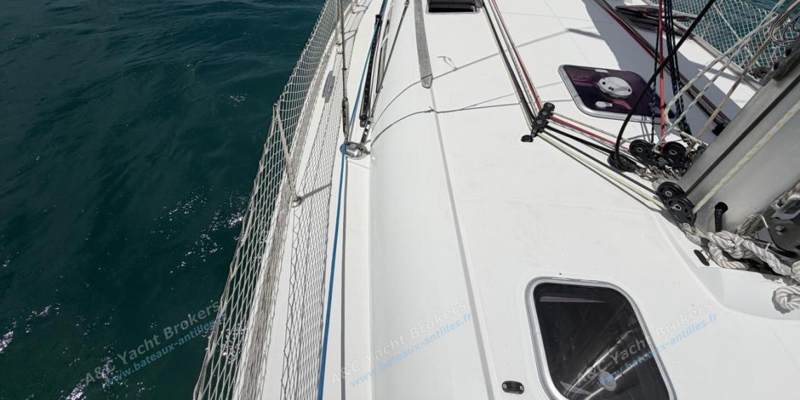 Jeanneau Sun Odyssey 44i Performance : Roof and starboard companionway Jeanneau Sun Odyssey 44i Performance : Roof and starboard companionway