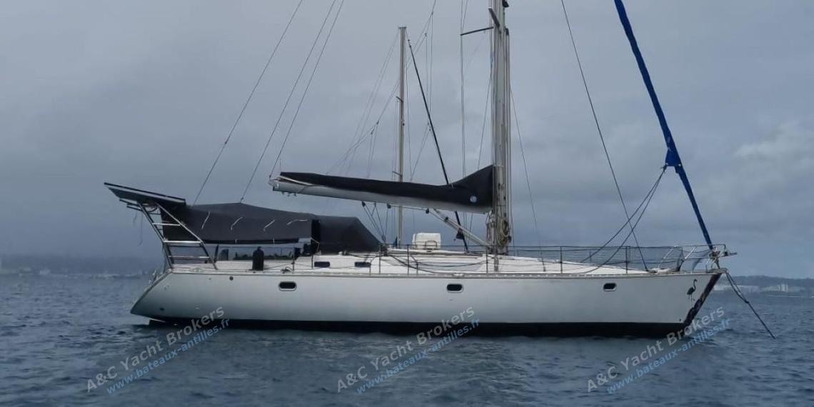 Jeanneau Sun Odyssey 45.2 : At anchor in Martinique Jeanneau Sun Odyssey 45.2 : At anchor in Martinique