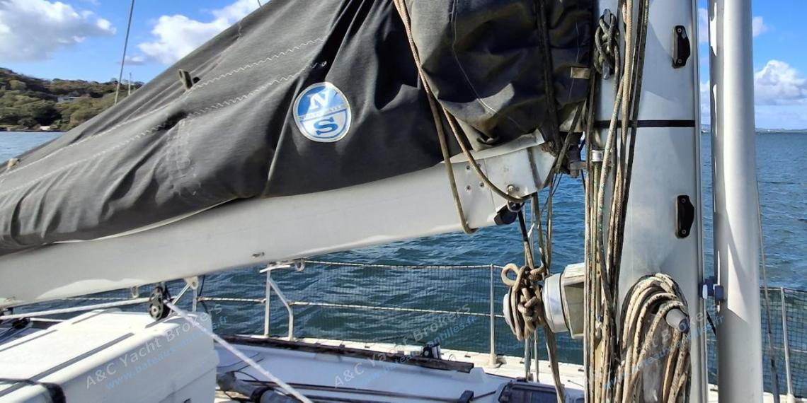 Jeanneau Sun Odyssey 45.2 : Lazy-bag Jeanneau Sun Odyssey 45.2 : Lazy-bag