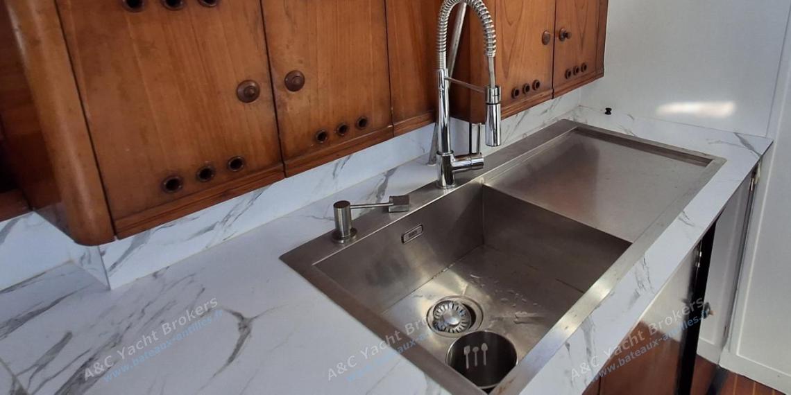 Jeanneau Sun Odyssey 45.2 : Double sink Jeanneau Sun Odyssey 45.2 : Double sink