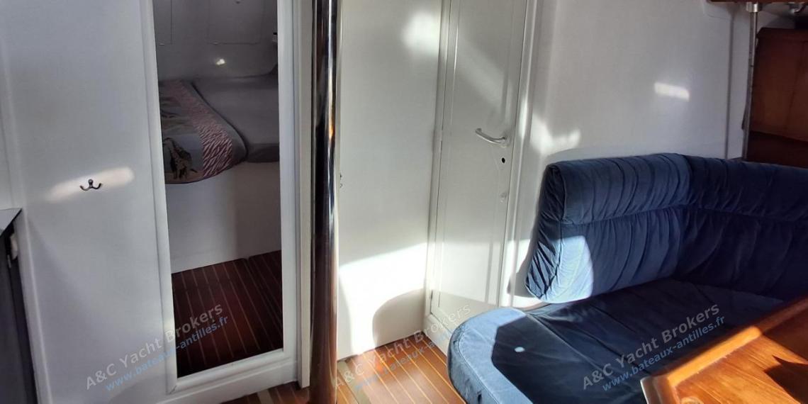 Jeanneau Sun Odyssey 45.2 : Forward cabin access Jeanneau Sun Odyssey 45.2 : Forward cabin access