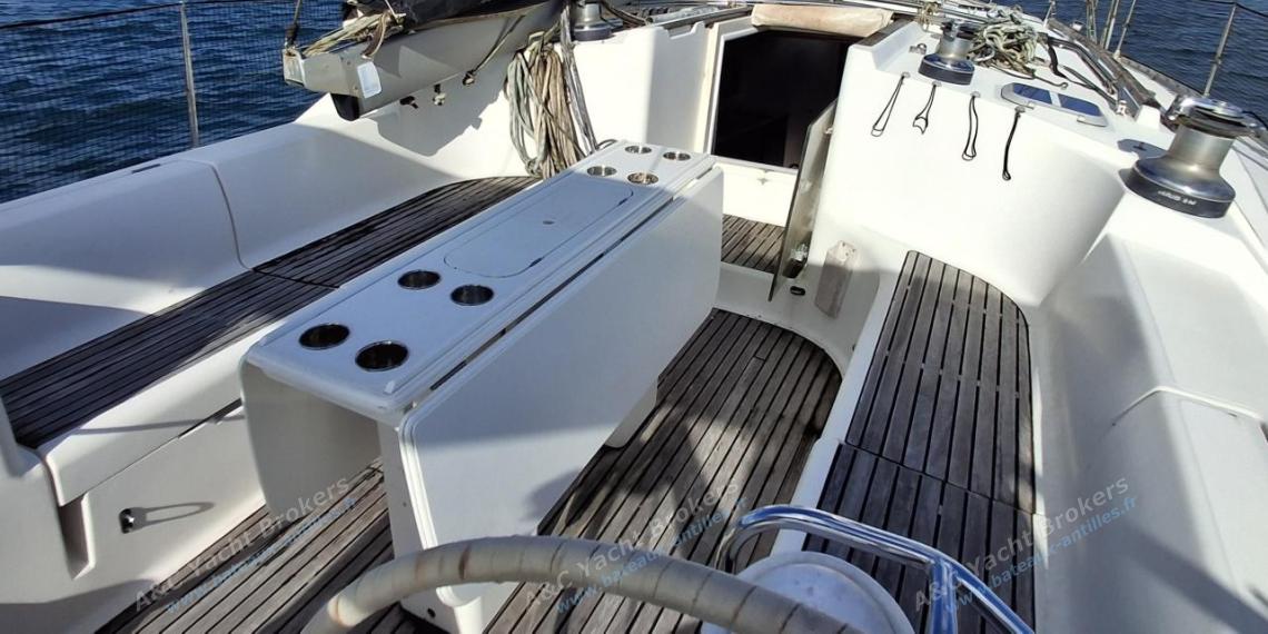 Jeanneau Sun Odyssey 45.2 : Cockpit table other view Jeanneau Sun Odyssey 45.2 : Cockpit table other view