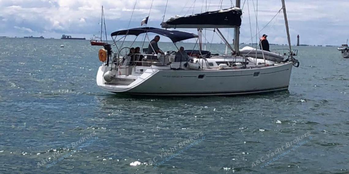 Jeanneau Sun Odyssey 45 : At anchor Jeanneau Sun Odyssey 45 : At anchor