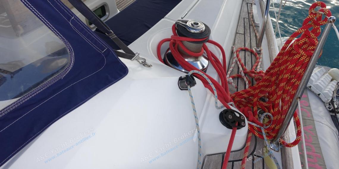 Jeanneau Sun Odyssey 45 : Seen from the port companionway Jeanneau Sun Odyssey 45 : Seen from the port companionway