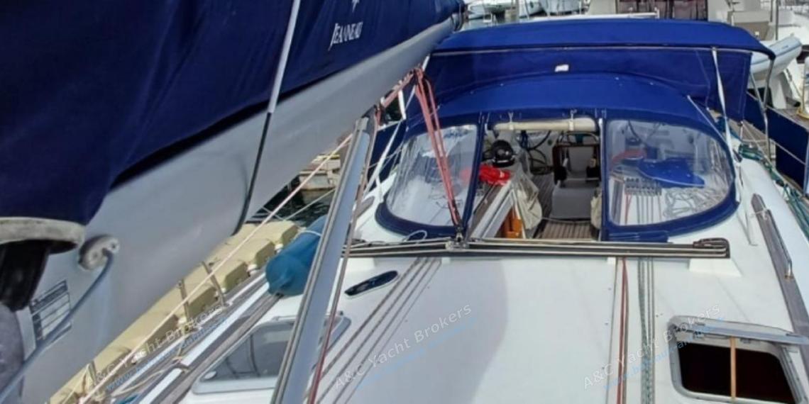 Jeanneau Sun Odyssey 45 : Roof and dodger Jeanneau Sun Odyssey 45 : Roof and dodger