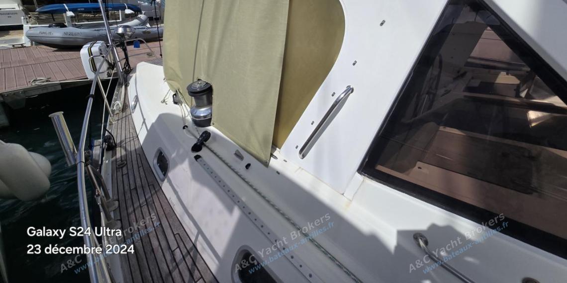 Jeanneau Sun Odyssey 47 CC : Starboard companionway Jeanneau Sun Odyssey 47 CC : Starboard companionway