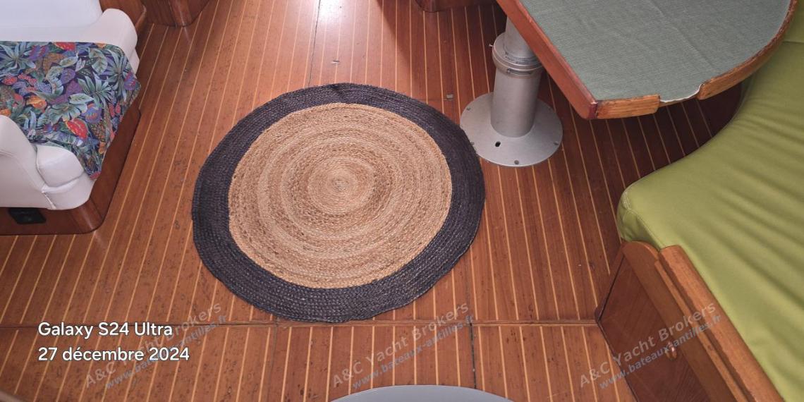 Jeanneau Sun Odyssey 47 CC : Saloon table Jeanneau Sun Odyssey 47 CC : Saloon table