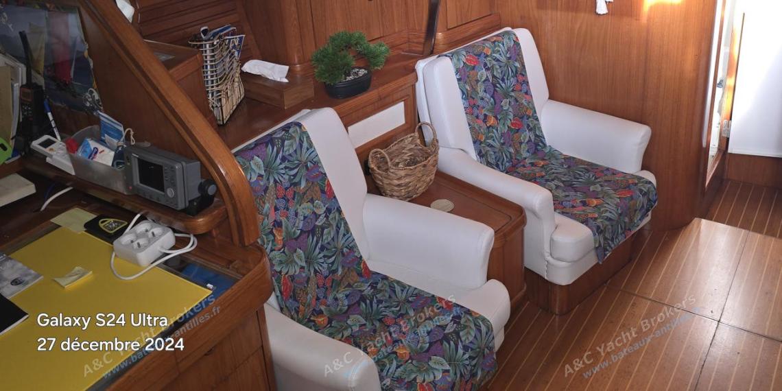 Jeanneau Sun Odyssey 47 CC : Armchairs in saloon Jeanneau Sun Odyssey 47 CC : Armchairs in saloon