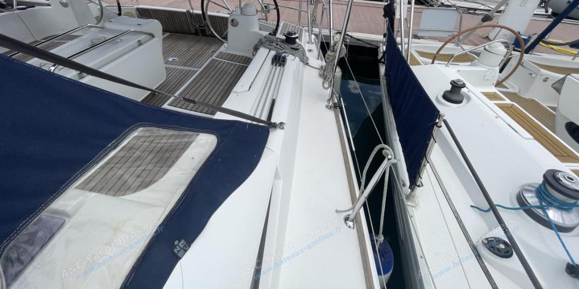 Jeanneau Sun Odyssey 479 : Cockpit vu depuis le passavant bâbord Jeanneau Sun Odyssey 479 : Cockpit vu depuis le passavant bâbord