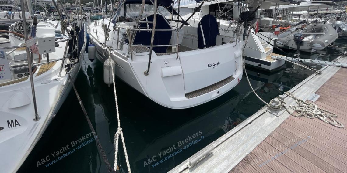 Jeanneau Sun Odyssey 479 : En marina autre vue Jeanneau Sun Odyssey 479 : En marina autre vue