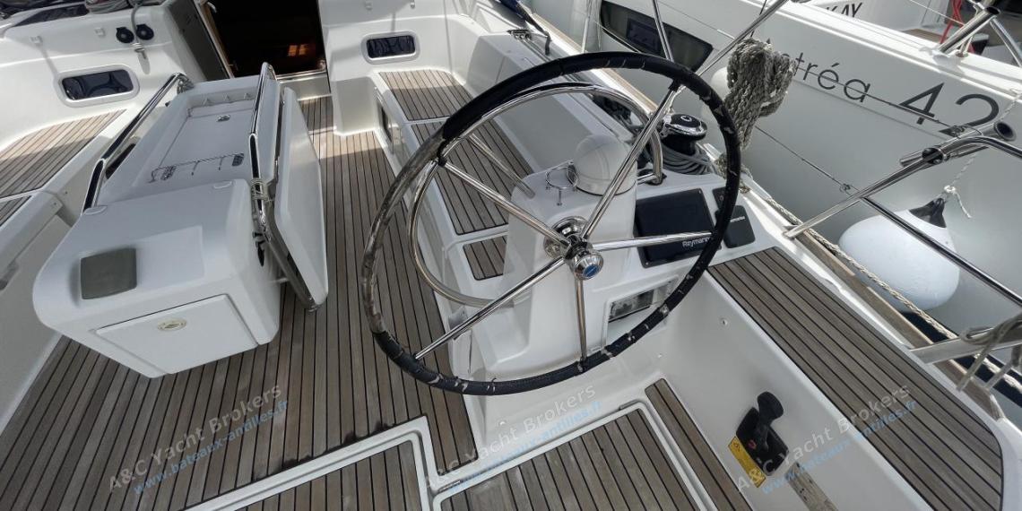 Jeanneau Sun Odyssey 479 : Poste de barre tribord Jeanneau Sun Odyssey 479 : Poste de barre tribord