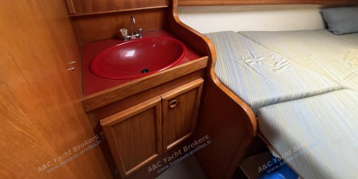 Jeanneau Sun Shine 38 : Whash basin in forward cabin Jeanneau Sun Shine 38 : Whash basin in forward cabin