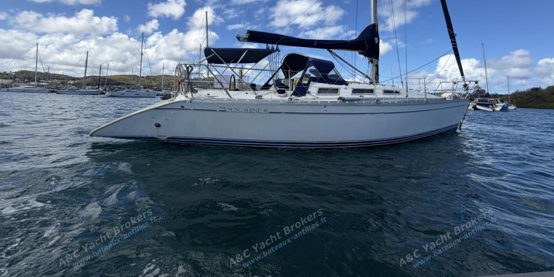 Jeanneau Sun Shine 38 : At anchor in Martinique other view Jeanneau Sun Shine 38 : At anchor in Martinique other view