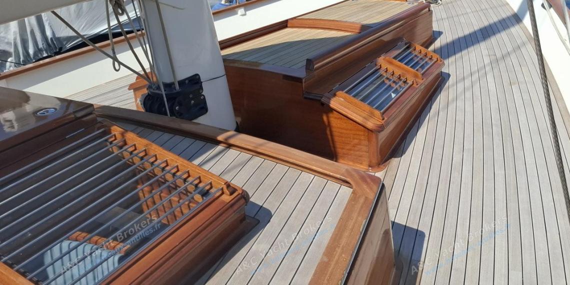 TIOGA 68 : Clears paths and starboard companionway TIOGA 68 : Clears paths and starboard companionway