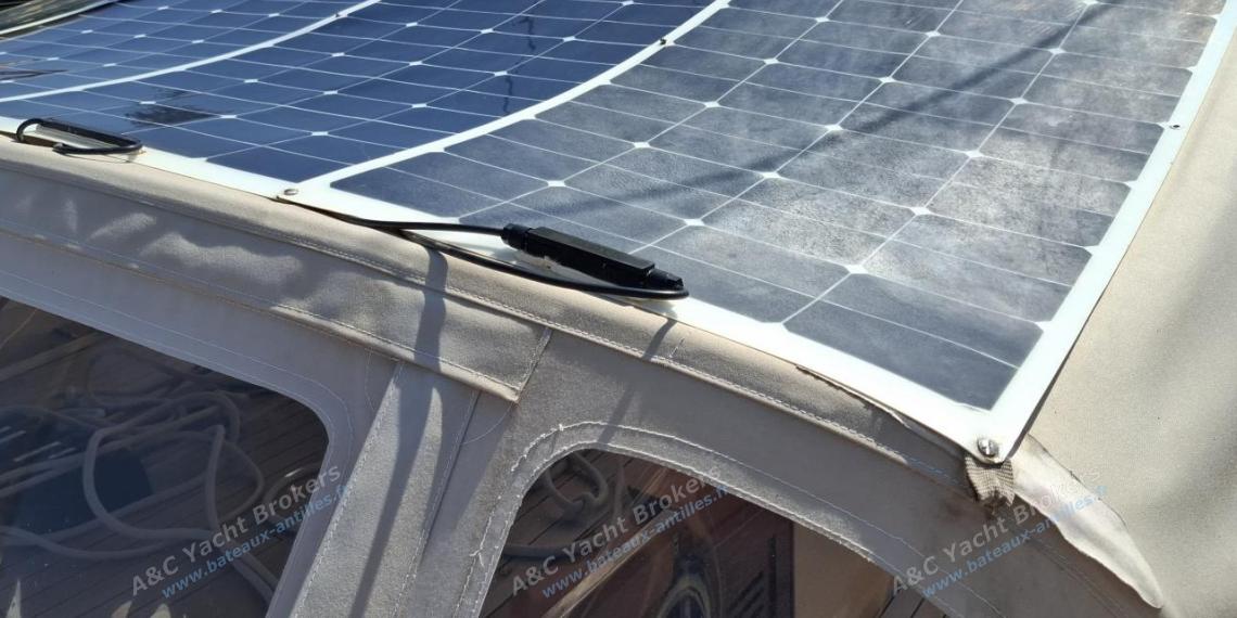 TIOGA 68 : Softs solars panels on dodger TIOGA 68 : Softs solars panels on dodger