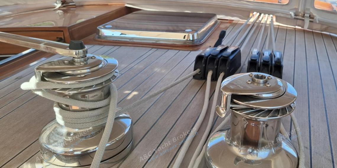 TIOGA 68 : Winches on roof TIOGA 68 : Winches on roof