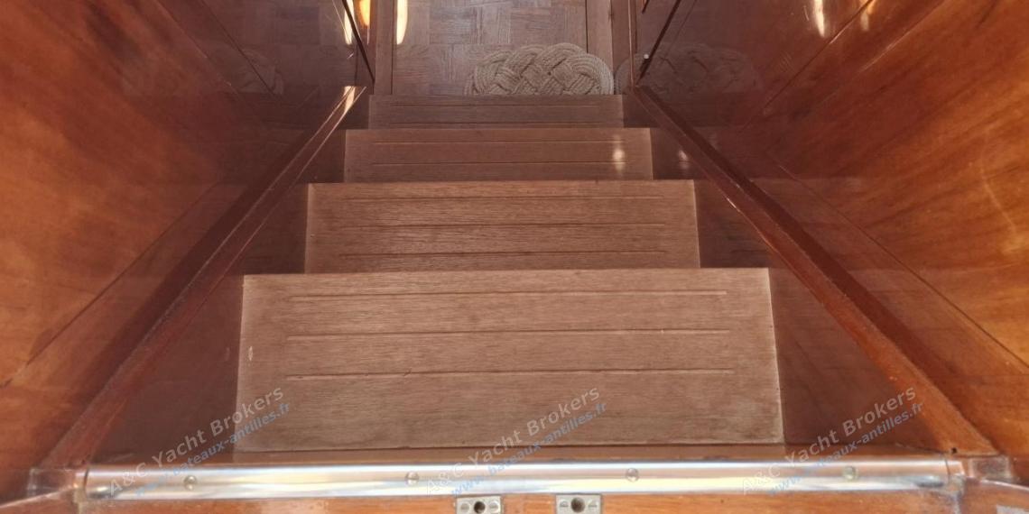 TIOGA 68 : Interieor access from the cockpit TIOGA 68 : Interieor access from the cockpit