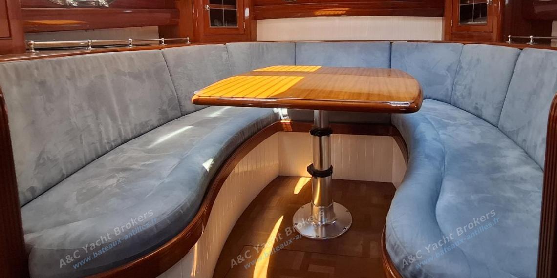 TIOGA 68 : U shape saloon with table and bench TIOGA 68 : U shape saloon with table and bench