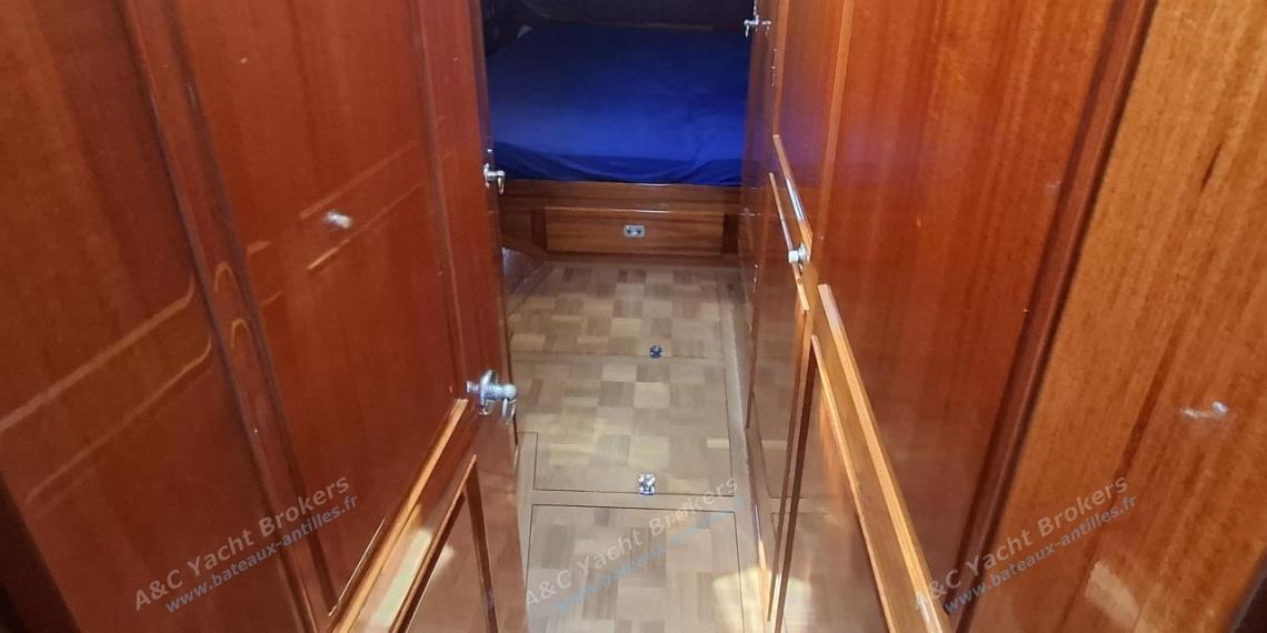 TIOGA 68 : Owner's cabin seen from the gangway TIOGA 68 : Owner's cabin seen from the gangway