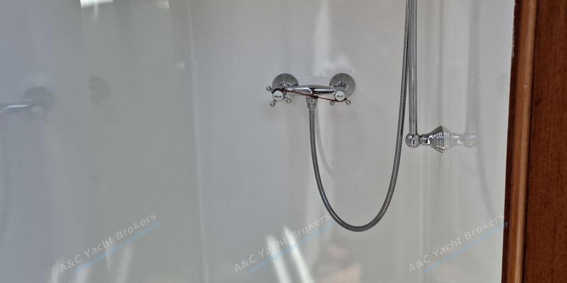 Yachtwerft (Allemagne) TIOGA 68 : Shower room in forepeack Yachtwerft (Allemagne) TIOGA 68 : Shower room in forepeack