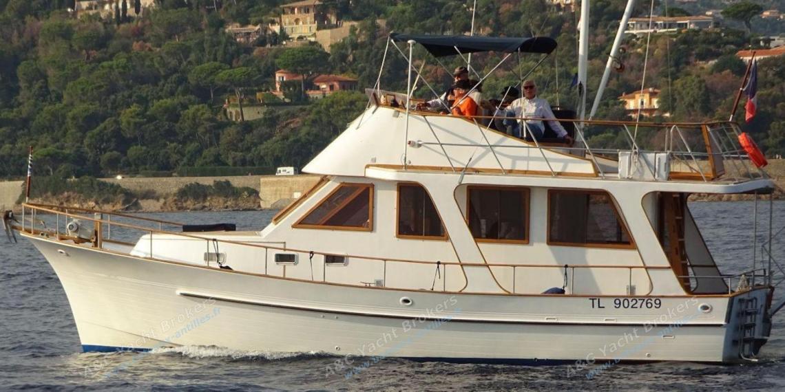 Hershine Trawler 37 : Navigating Hershine Trawler 37 : Navigating