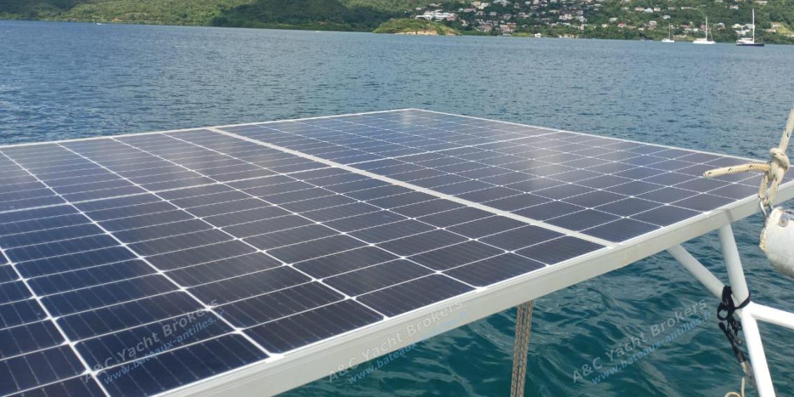 Chantier naval de Biot Trireme 43 : Solar panels Chantier naval de Biot Trireme 43 : Solar panels