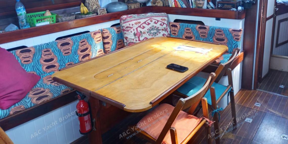 Chantier naval de Biot Trireme 43 : Saloon table Chantier naval de Biot Trireme 43 : Saloon table