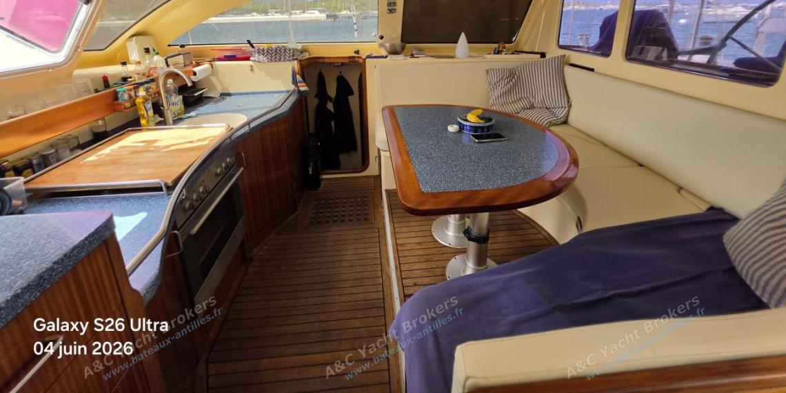 Baltec Engineering GmbH Visiona 40 : Saloon seen from the charts table Baltec Engineering GmbH Visiona 40 : Saloon seen from the charts table