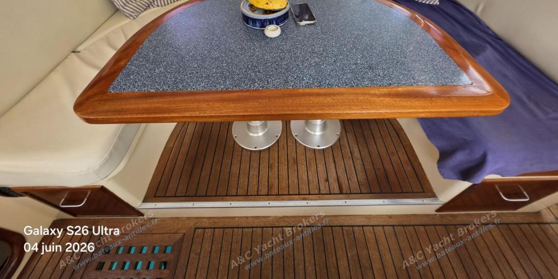 Baltec Engineering GmbH Visiona 40 : Saloon table seen from the galley Baltec Engineering GmbH Visiona 40 : Saloon table seen from the galley