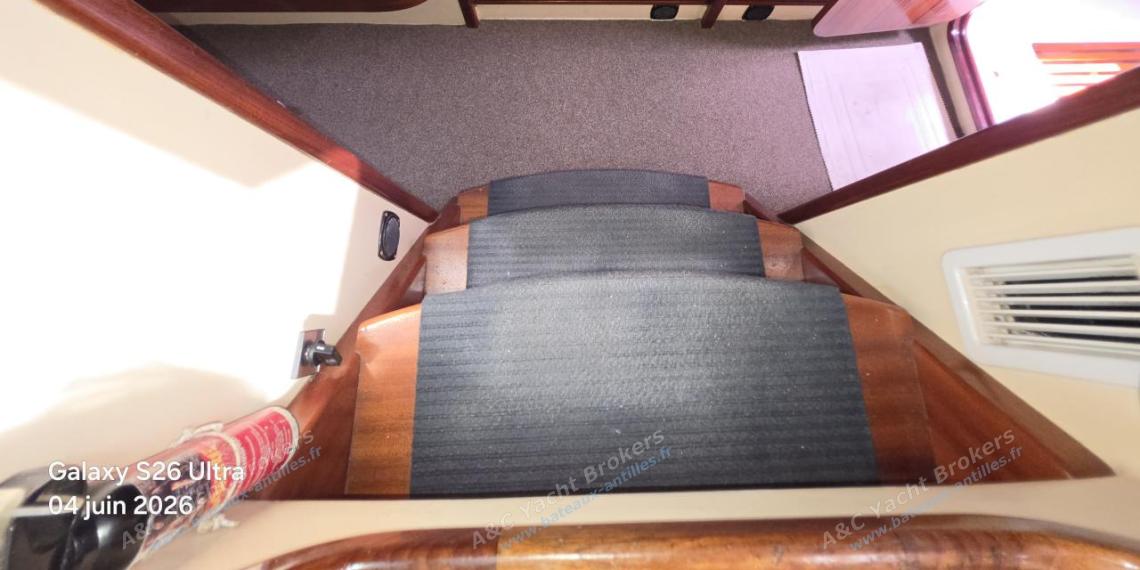 Baltec Engineering GmbH Visiona 40 : Port hull acces from the saloon Baltec Engineering GmbH Visiona 40 : Port hull acces from the saloon