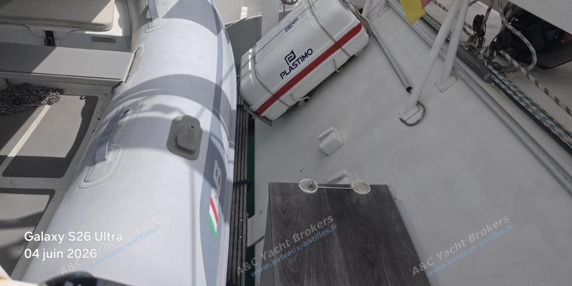 Baltec Engineering GmbH Visiona 40 : Life raft and dinghy Baltec Engineering GmbH Visiona 40 : Life raft and dinghy