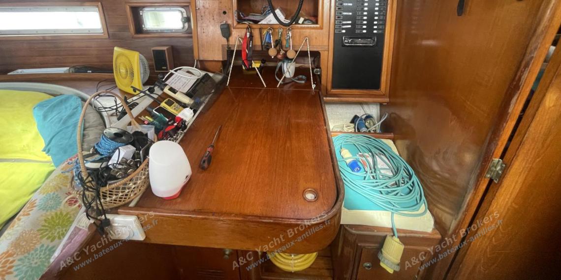 Jeanneau Voyage 12,50 : Charts table Jeanneau Voyage 12,50 : Charts table