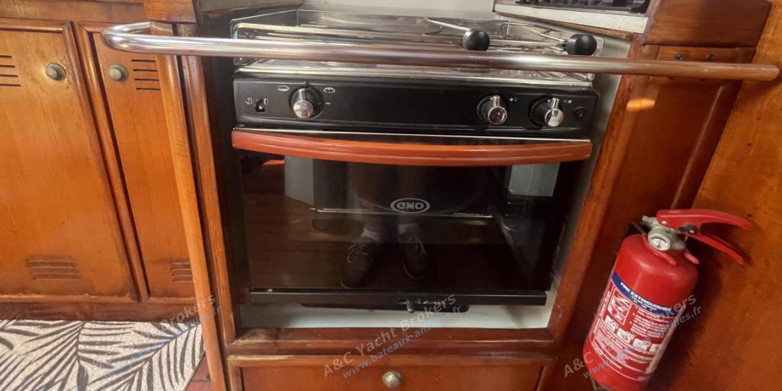 Jeanneau Voyage 12,50 : Oven Jeanneau Voyage 12,50 : Oven