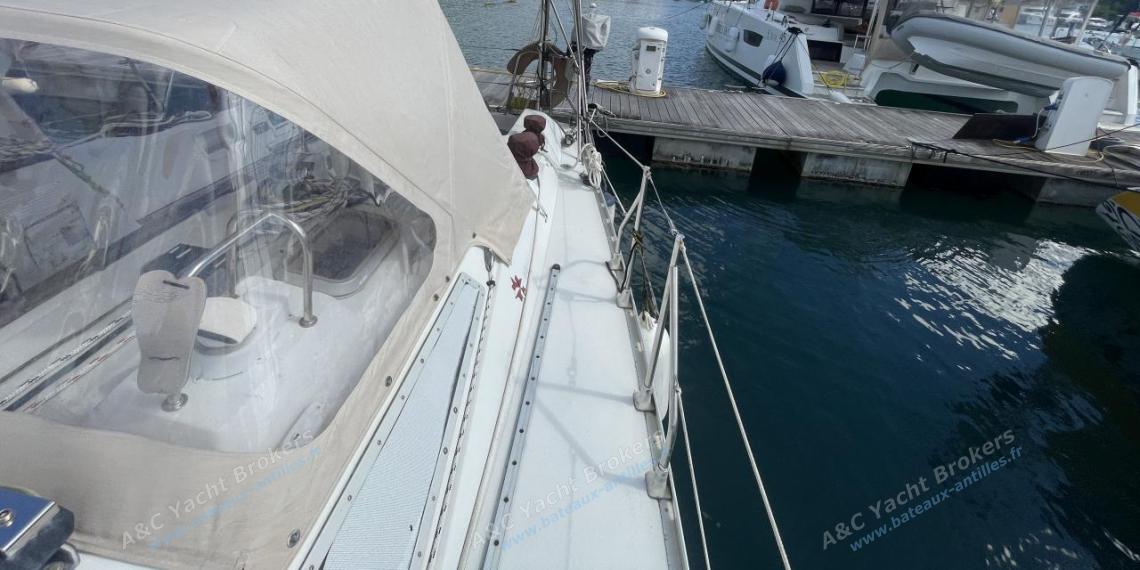 Jeanneau Voyage 12,50 : Dodger other view Jeanneau Voyage 12,50 : Dodger other view