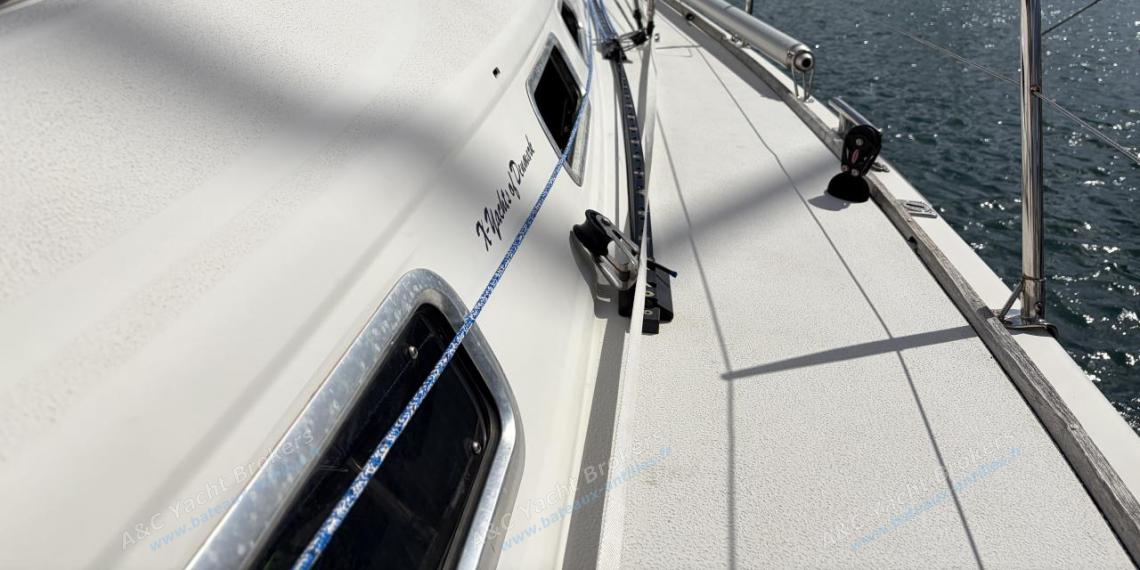 X-Yachts-X-40 : Starboard companion way other view X-Yachts-X-40 : Starboard companion way other view