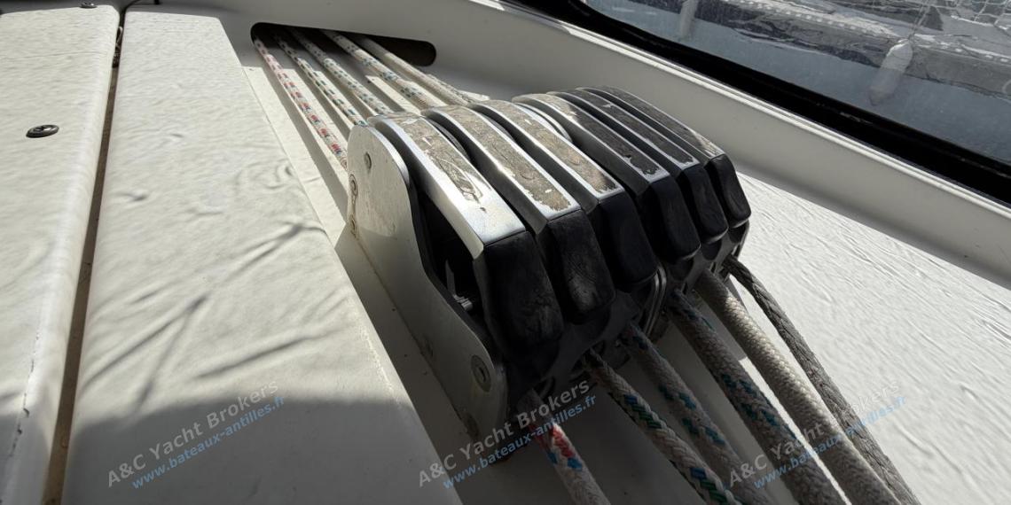 X-Yachts-X-40 : Starboard cleats on roof X-Yachts-X-40 : Starboard cleats on roof
