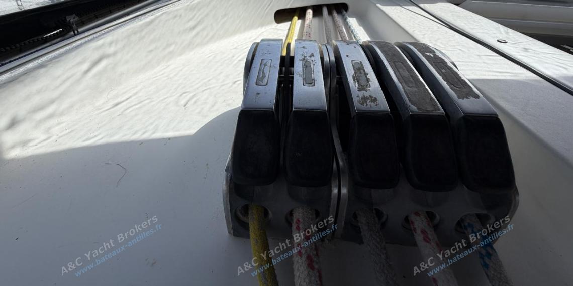 X-Yachts-X-40 : Port cleats on roof X-Yachts-X-40 : Port cleats on roof