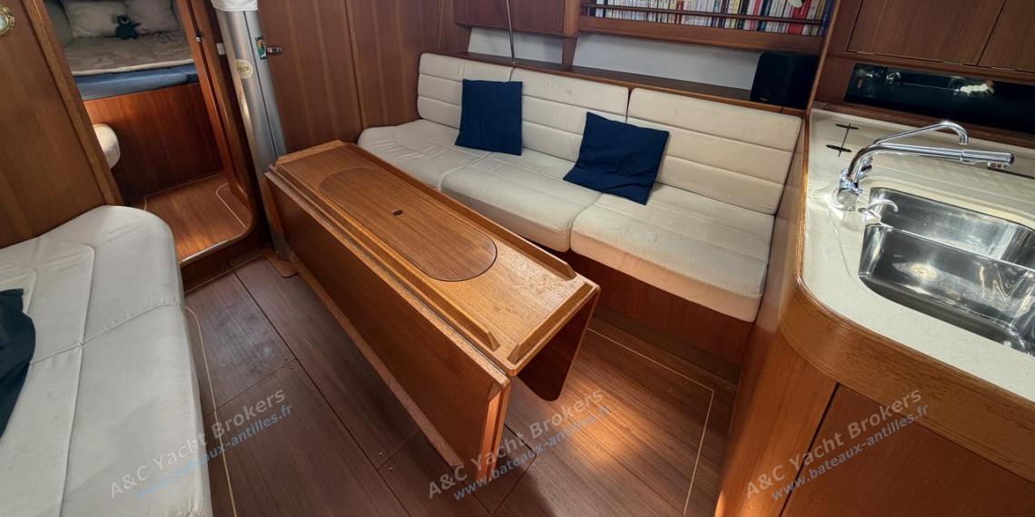 X-Yachts-X-40 : Saloon seen from the galley X-Yachts-X-40 : Saloon seen from the galley