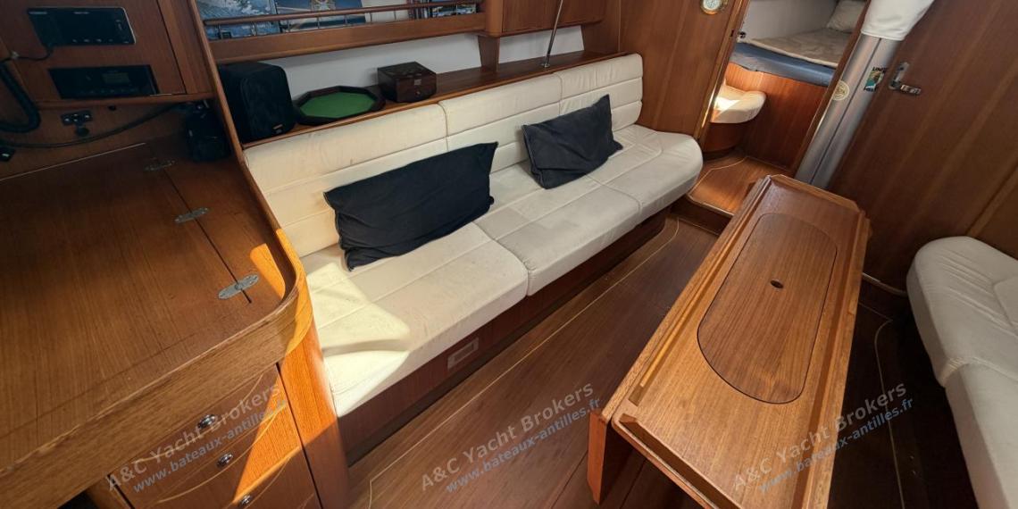 X-Yachts-X-40 : Saloon seen from the galley X-Yachts-X-40 : Saloon seen from the galley